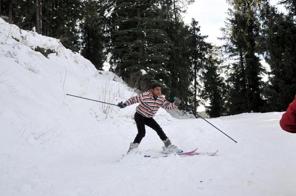 The Weekend Leader - Get set and go, the snow beckons the adventurous, looking for thrills | Travel | New Delhi