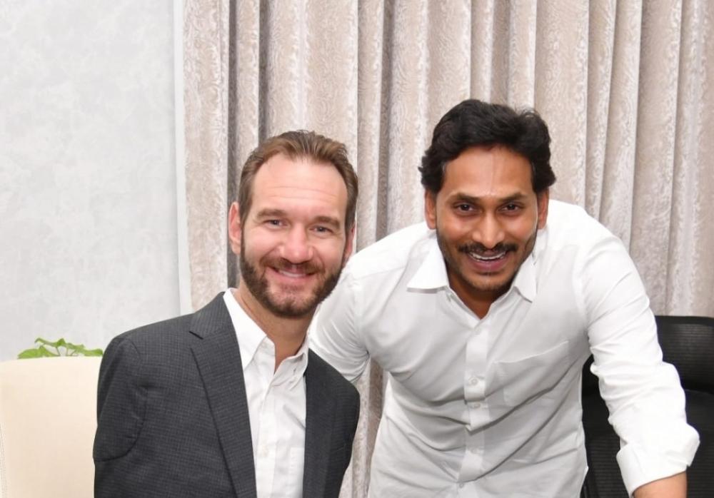 The Weekend Leader - Motivational speaker Nick Vujicic calls on Andhra CM