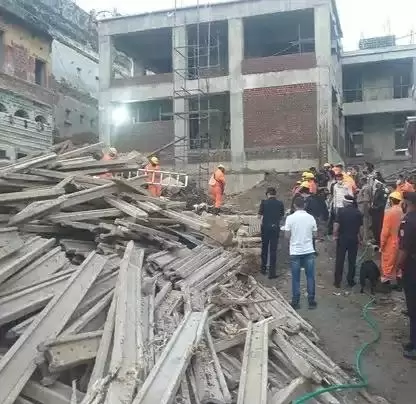 ?Two killed, 7 injured in building collapse in Varanasi