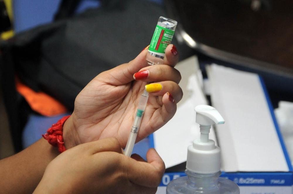 The Weekend Leader - Over 49 cr vaccine doses given to states, 3 cr still unutilised: Centre