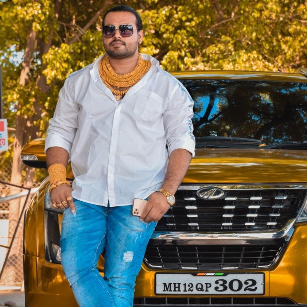 The Weekend Leader - Monu Badekar, 'Gold Man' of Instagram, Duped by Pune Fan