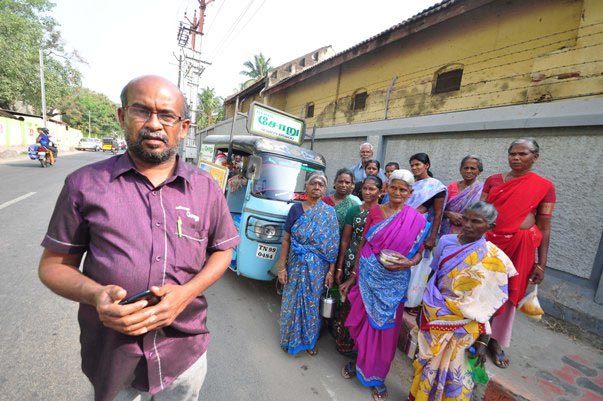 The Weekend Leader - Raja Sethu Murali of Pasiaara Soru feeds hundreds of hungry people in Coimbatore GH