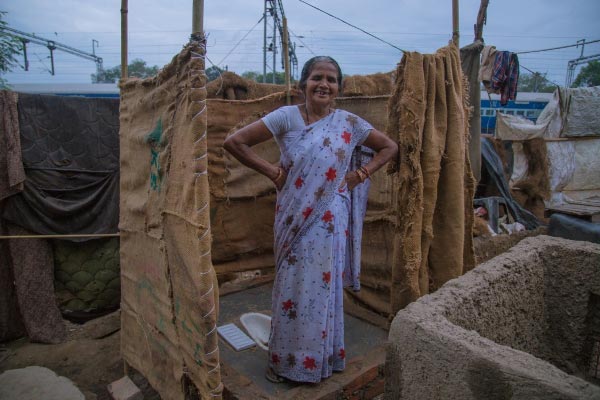 The Weekend Leader - Defying the odds, a woman is building toilets in the slums of Kanpur | Heroism | Kanpur