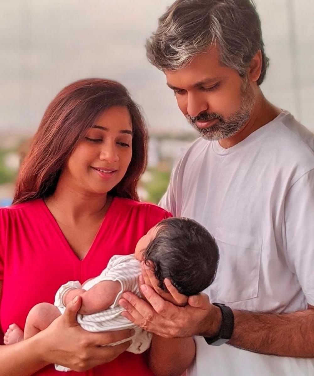 The Weekend Leader - ﻿Shreya Ghoshal shares first photo of son Devyaan