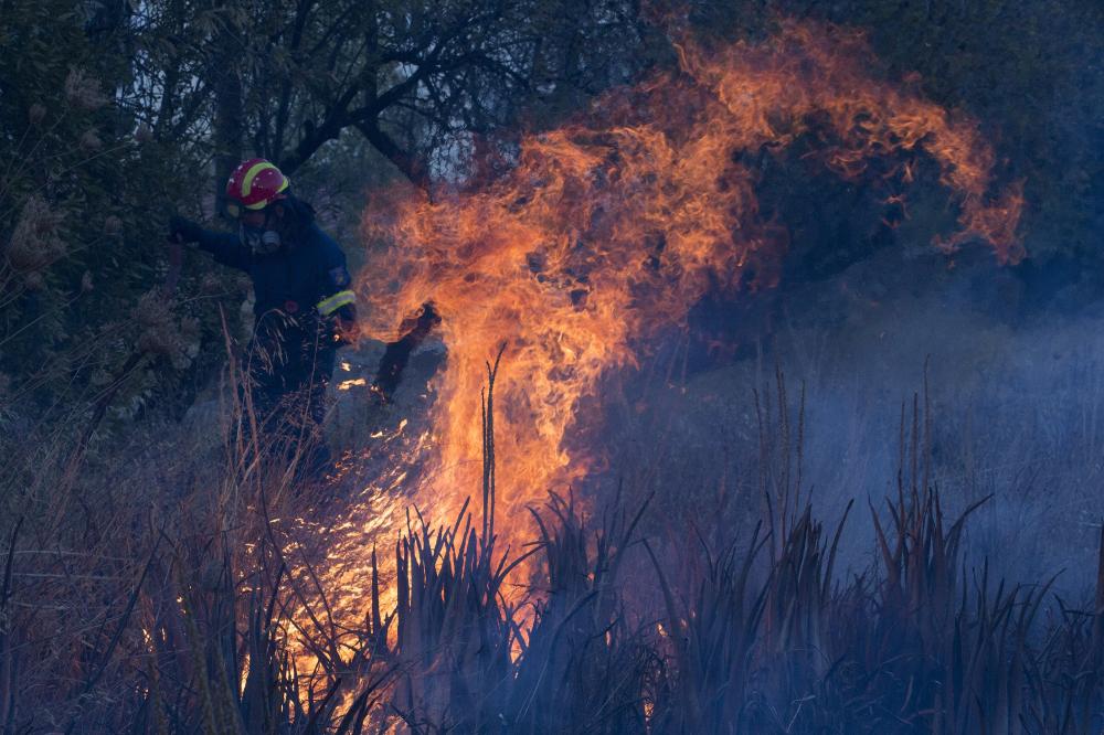 The Weekend Leader - Wildfire in Greece injures 16 people