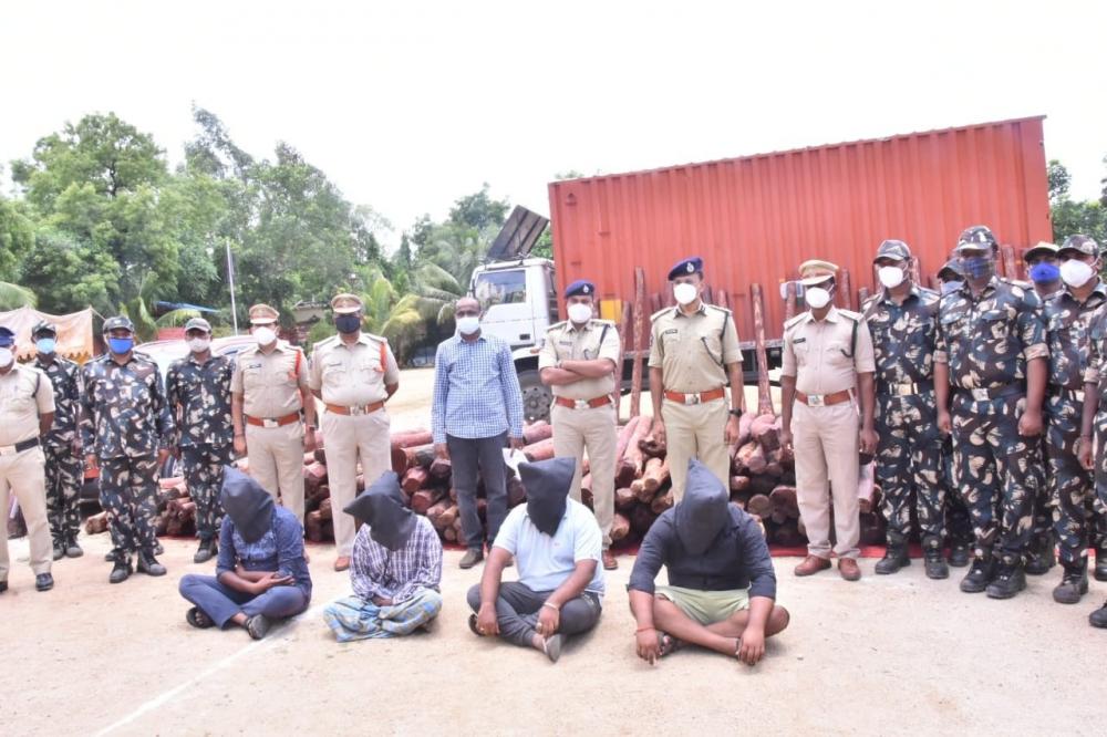 The Weekend Leader - Andhra police arrest 4 red sanders smugglers