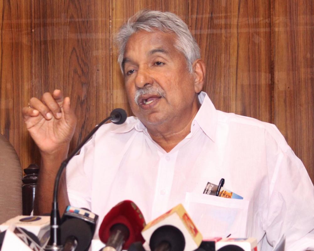 The Weekend Leader - KIIFB is a big bluff: Oommen Chandy on Kerala minister project