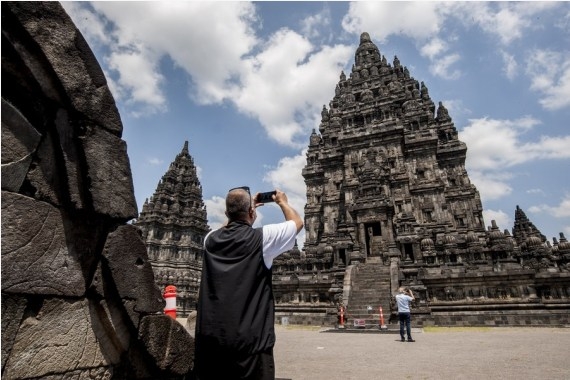 The Weekend Leader - 1.06 mn foreign tourists visited Indonesia between Jan-Aug
