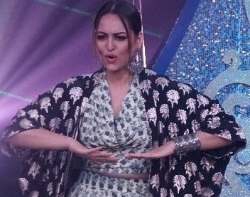 The Weekend Leader - Sonakshi, Amaal Mallik all set to appear on 'Dance Deewane'