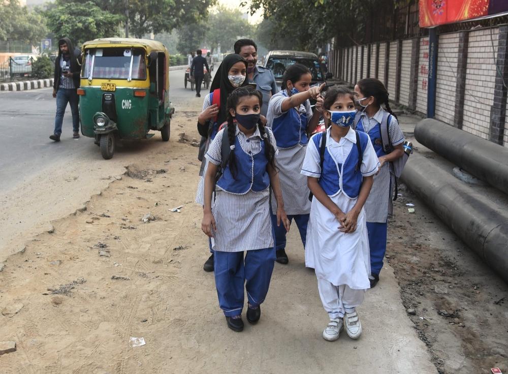 The Weekend Leader - SC slams Delhi govt for opening schools amid severe air pollution