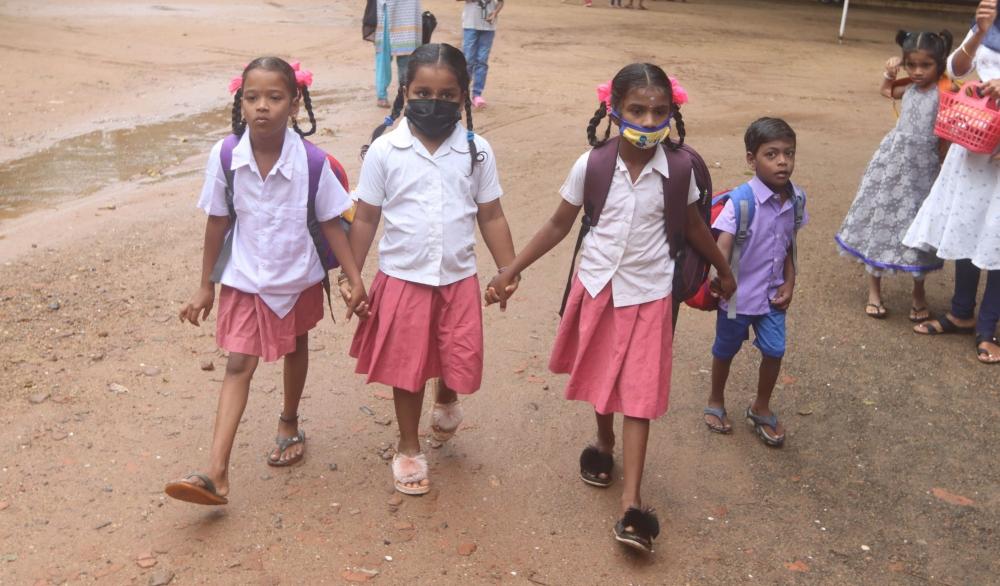 The Weekend Leader - TN based organisation wants Khadi uniform in all schools of country