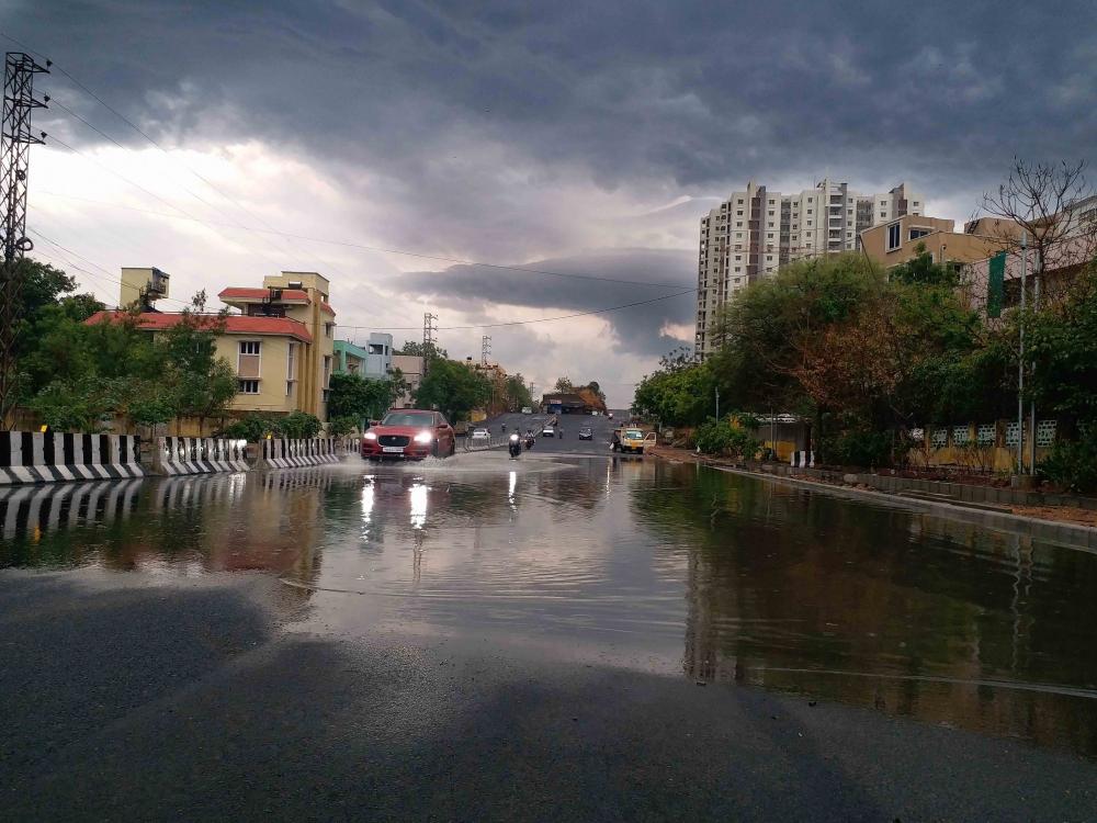 The Weekend Leader - Heavy rains lash many parts of Telangana