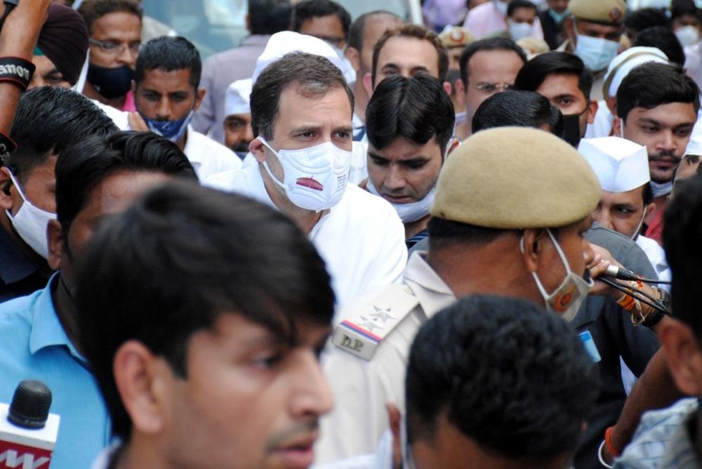 The Weekend Leader - Rahul Gandhi rides bicycle to Parliament to protest fuel hike