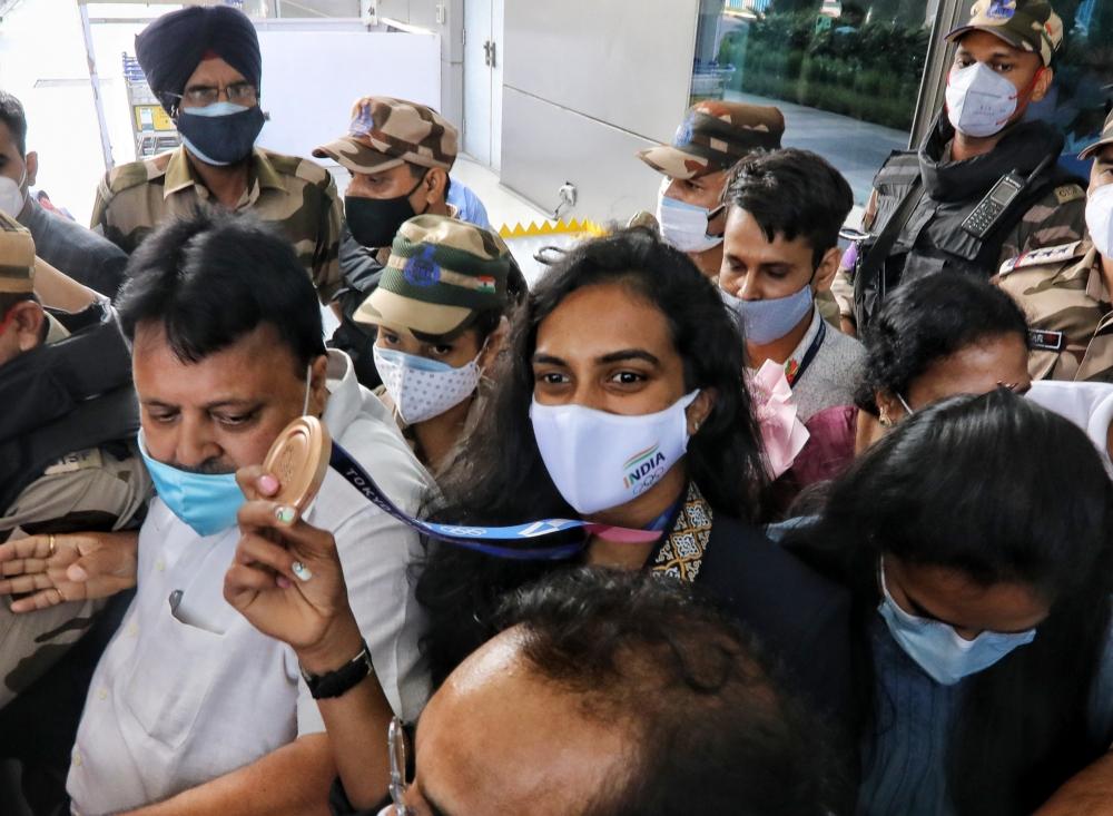 The Weekend Leader - Sindhu accorded warm welcome on arrival in Delhi