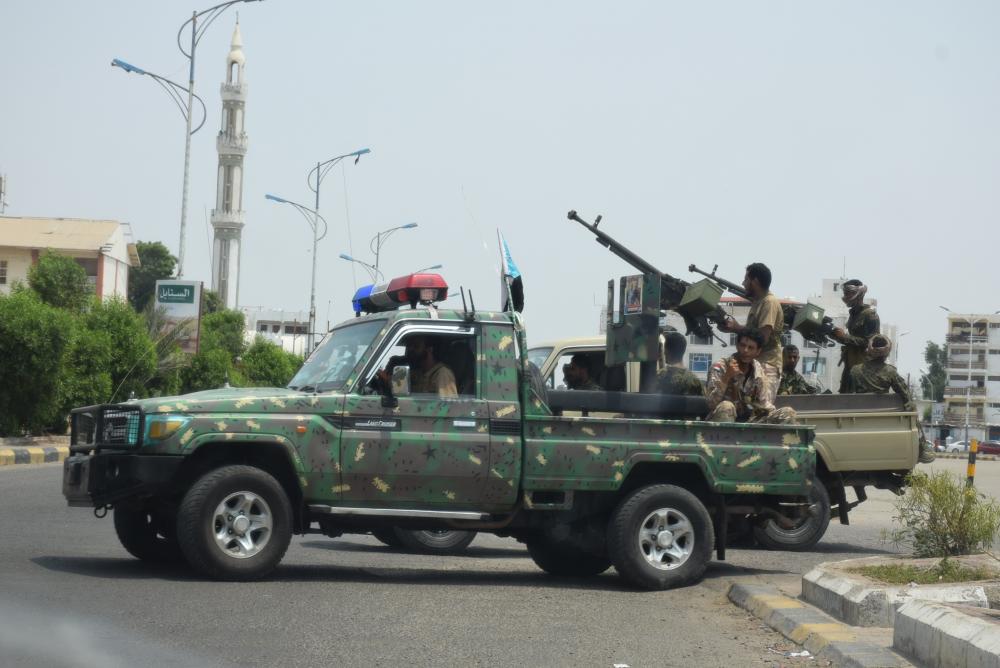 The Weekend Leader - Yemen's security forces clash with gunmen in Aden, 5 killed