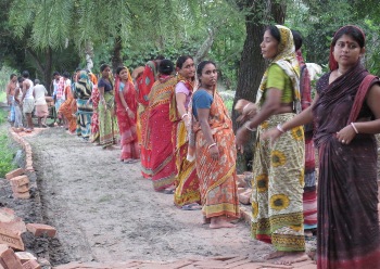 The Weekend Leader - A 10-km road network laid by women connects several inaccessible villages | Causes | South 24 Paragana 