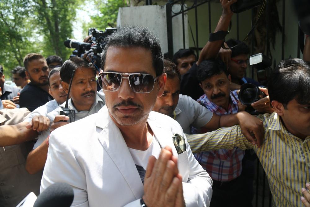 The Weekend Leader - I-T dept quizzes Vadra for 9 hrs in Benami properties case