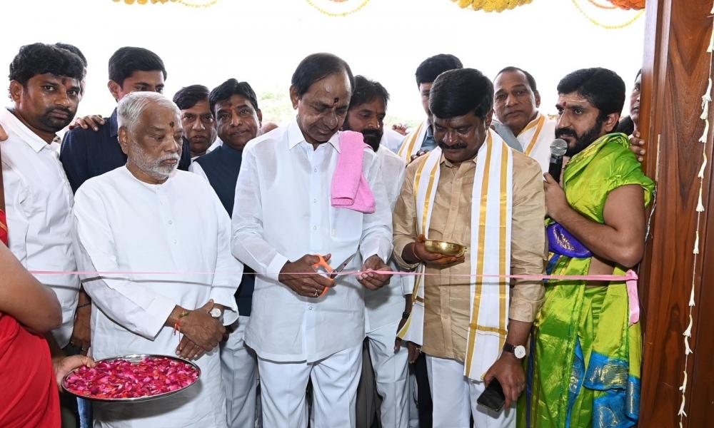The Weekend Leader - KCR inaugurates BRS central office in Delhi
