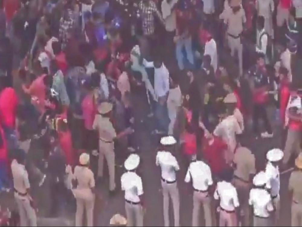 The Weekend Leader - Stampede Mars RCB Victory Celebrations at Chinnaswamy Stadium, 8 Feared Dead