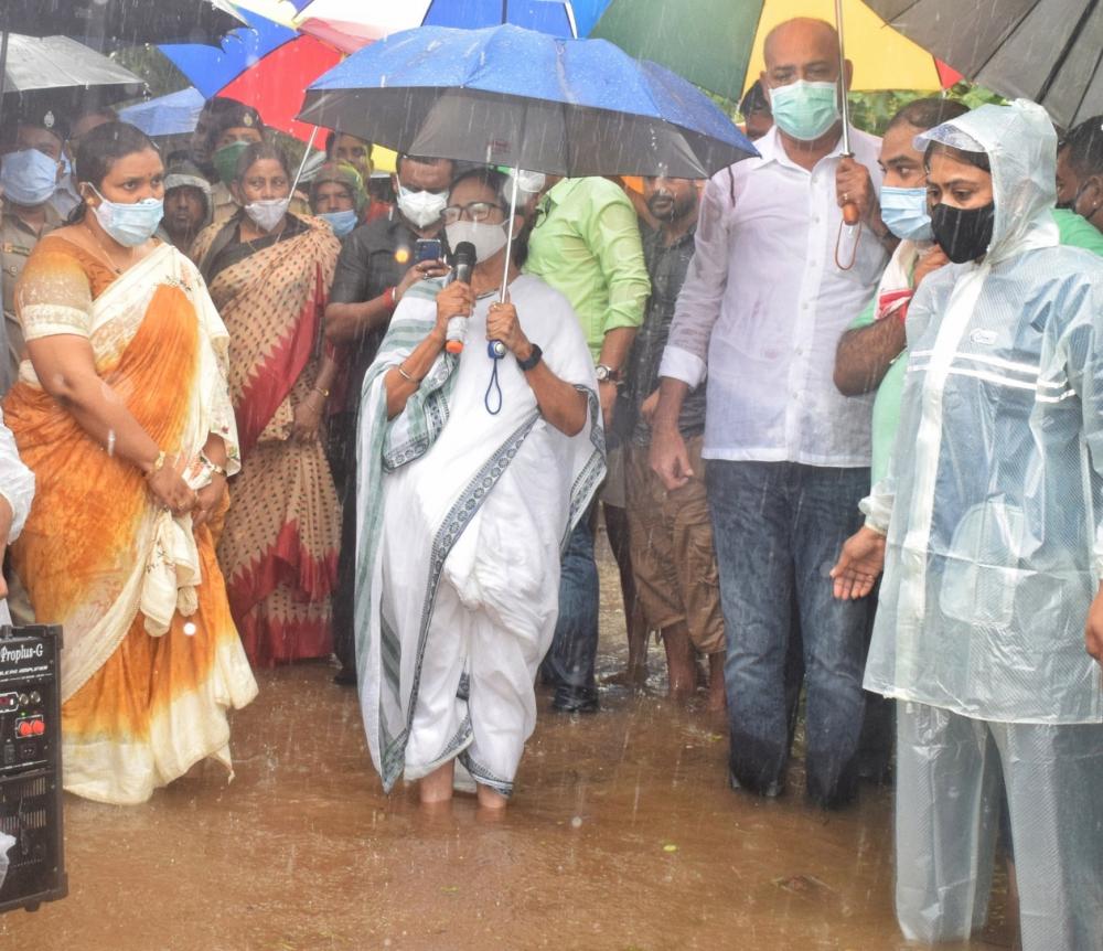 The Weekend Leader - Flood situation worsens in Bengal; PM Modi speaks to Mamata