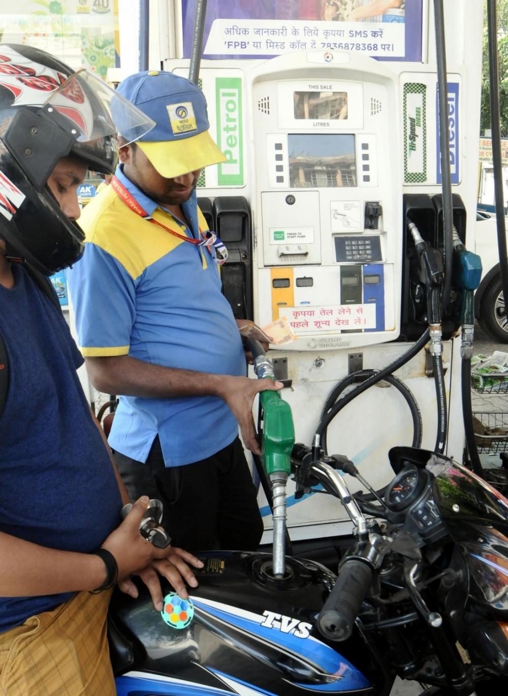The Weekend Leader - Petrol, diesel price rise on hold after 4 consecutive days of hike