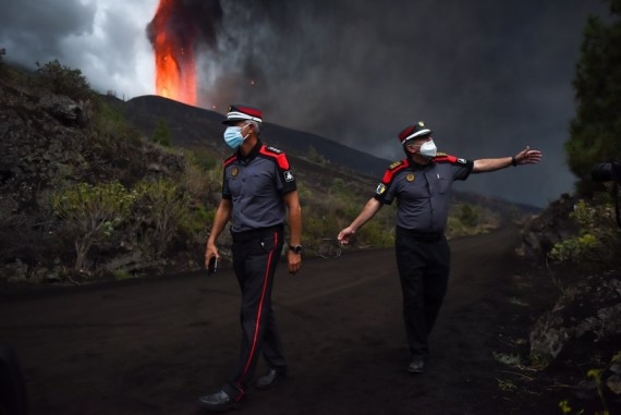 The Weekend Leader - Spanish PM pledges aid for volcano affected island