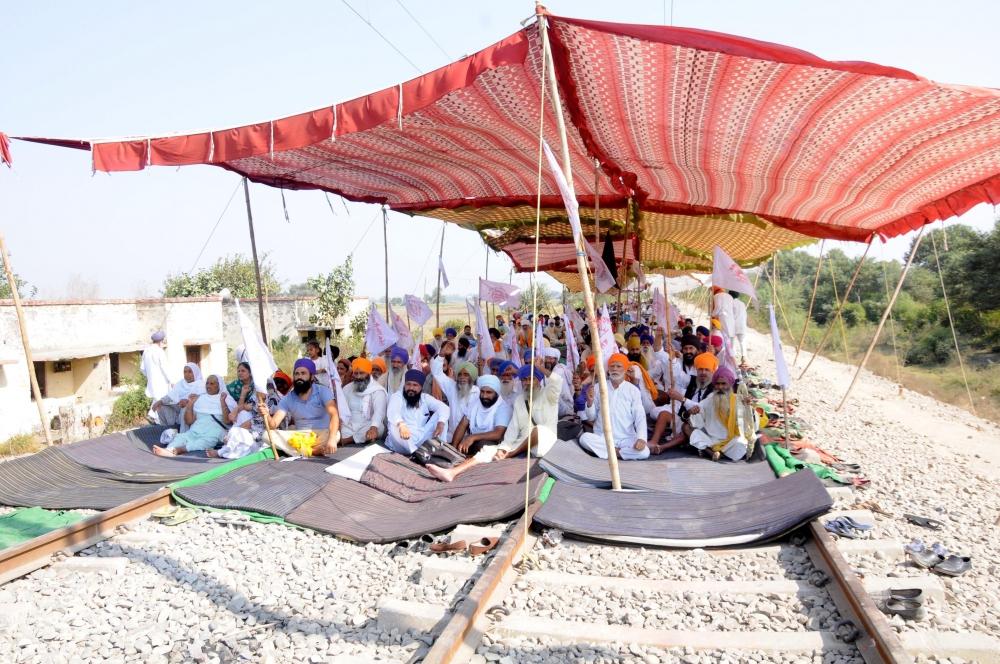 The Weekend Leader - ﻿Will allow goods trains to run in Punjab till Nov 20, say farmers