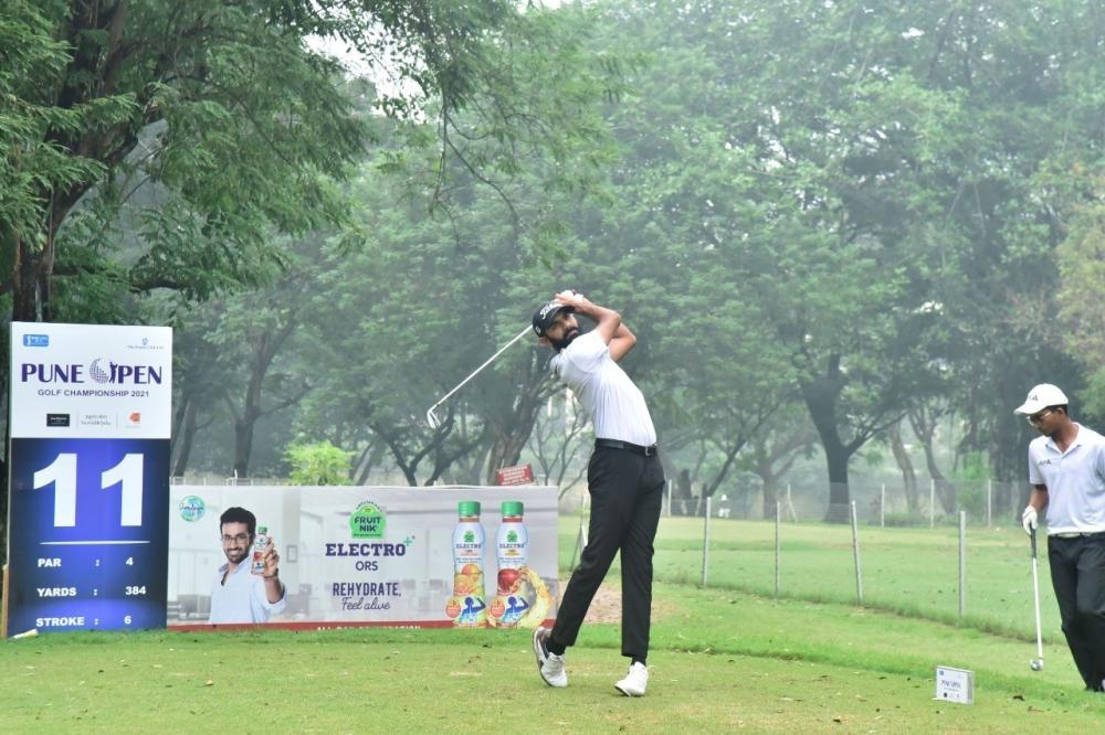 The Weekend Leader - Pune Open Golf: Chadha cruises to six-shot win, rookie Kartik posts career-best 2nd place