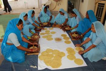 The Weekend Leader - Sulab International shows a new way for scavengers through vocational training | Causes | Alwar (Rajasthan)