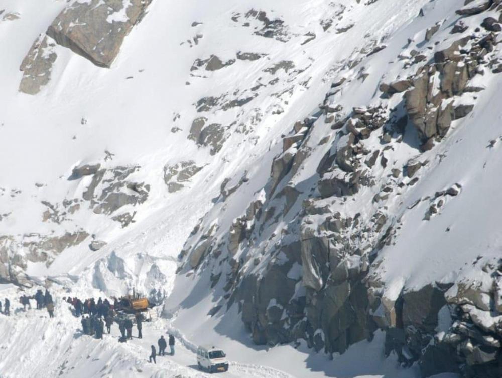 The Weekend Leader - J&K DMA issues fresh avalanche warning