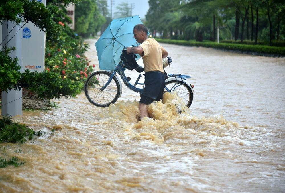 The Weekend Leader - Typhoon Lupit lands in China's Guangdong