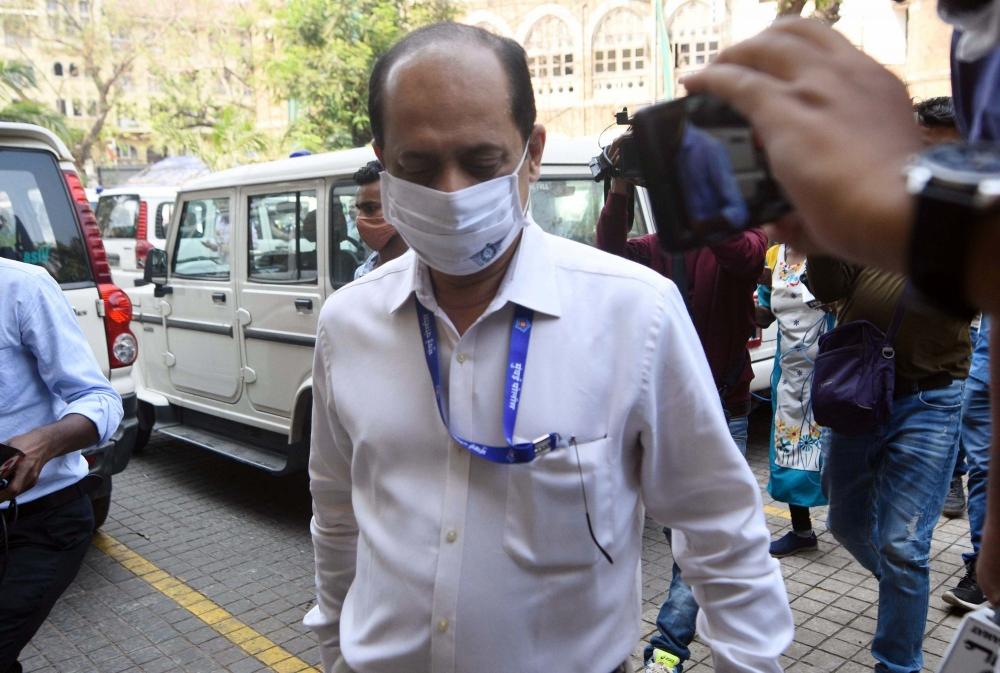 The Weekend Leader - Sacked Mumbai cop Sachin Vaze refused bail again