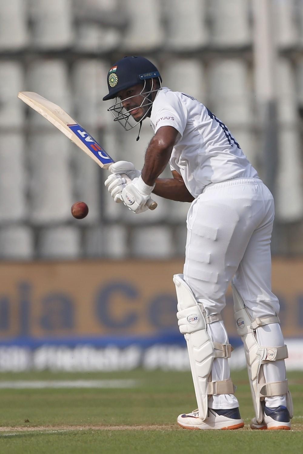 The Weekend Leader - IND v NZ, 2nd Test: Agarwal fifty helps India take lead past 400 at lunch on Day 3