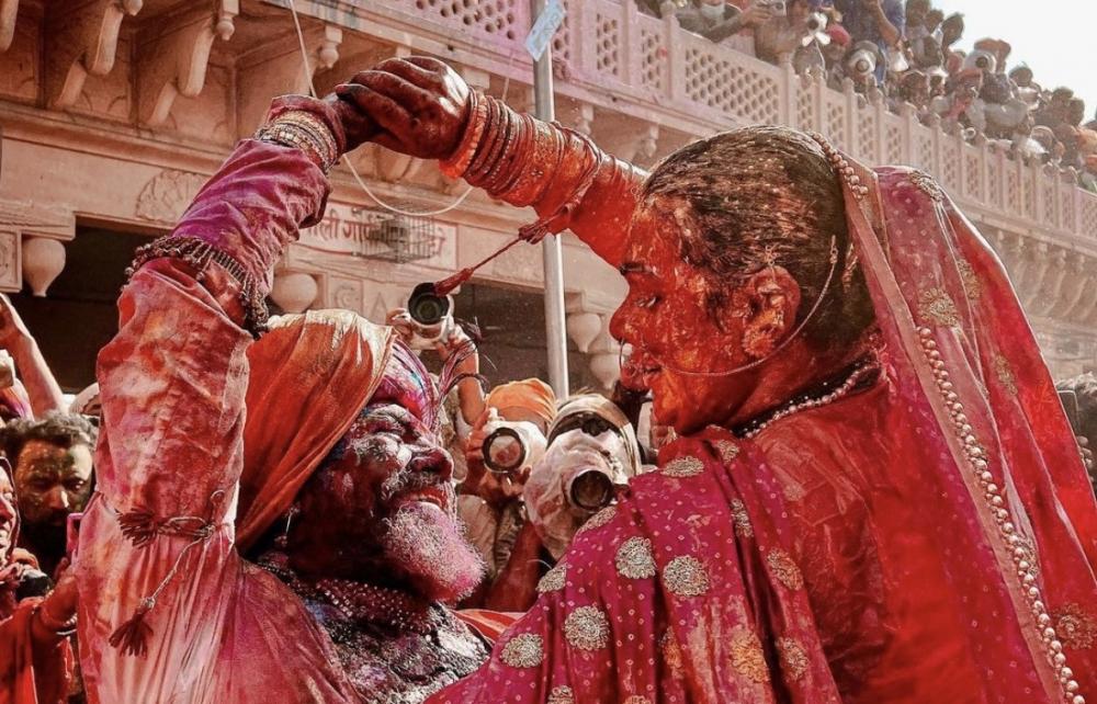 The Weekend Leader - Ace photographers reveal how to take perfect Holi shots with iPhone 14 Pro