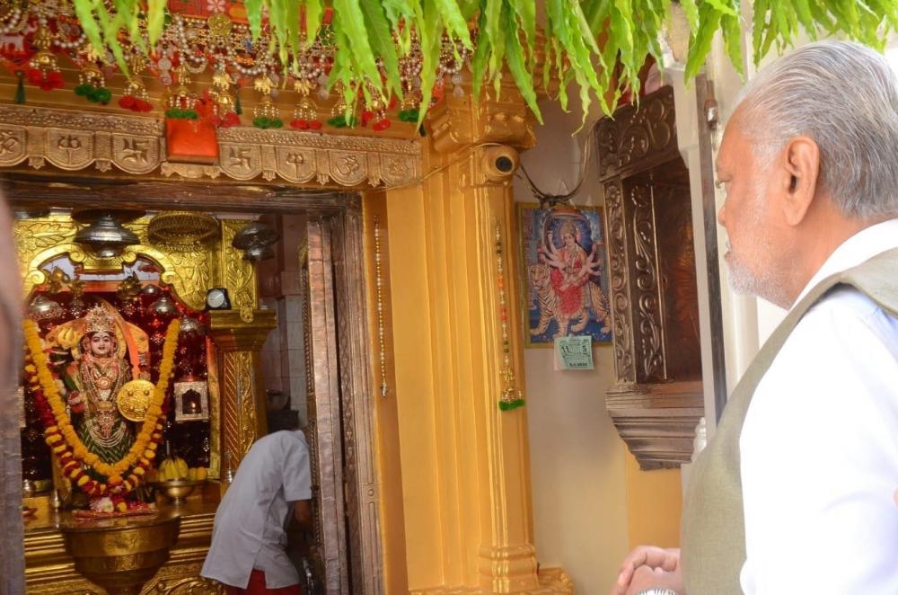 The Weekend Leader - BJP's Parshottam Rupala Seeks Blessings At Temple Amid Rajkot Election Row