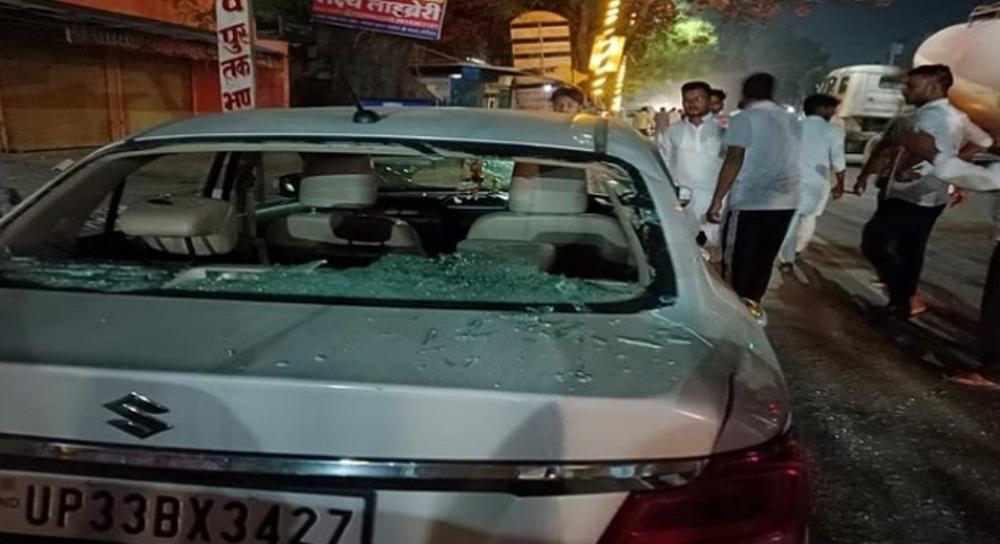 The Weekend Leader - Congress Office In Amethi Attacked, Cars Vandalized
