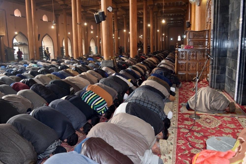 The Weekend Leader - Friday prayers held in Srinagar's Jamia Masjid after 16 months