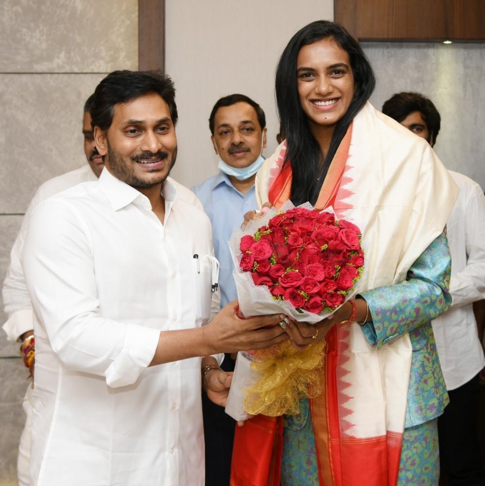 The Weekend Leader - Sindhu lauds Andhra govt's schemes for sportspersons