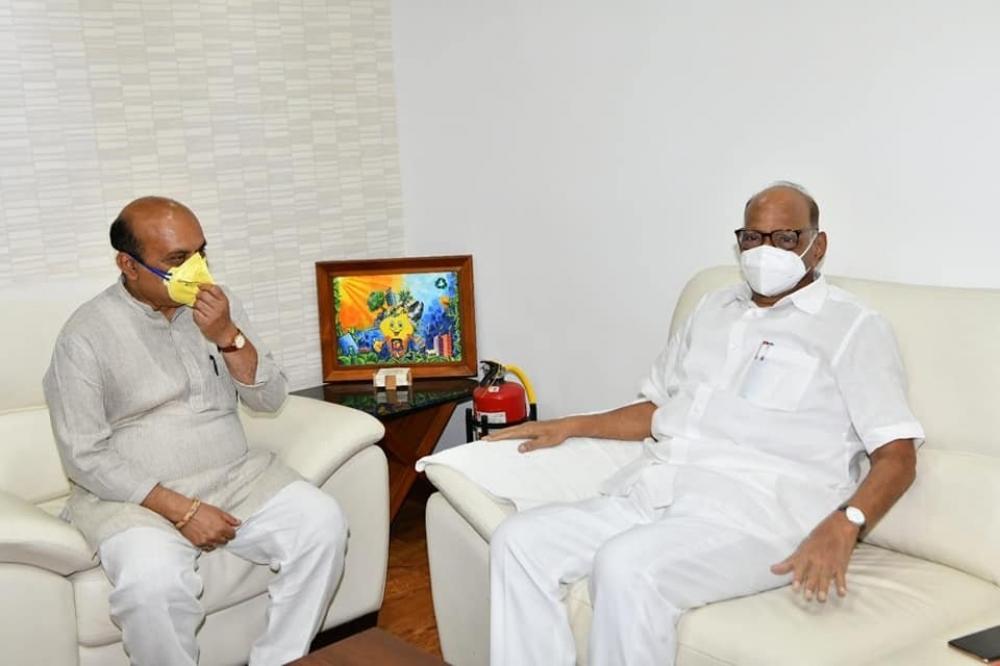 The Weekend Leader - Bommai, Sharad Pawar discuss Maha-K'taka water dispute