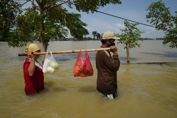 The Weekend Leader - 330 people affected by floods in Indonesia