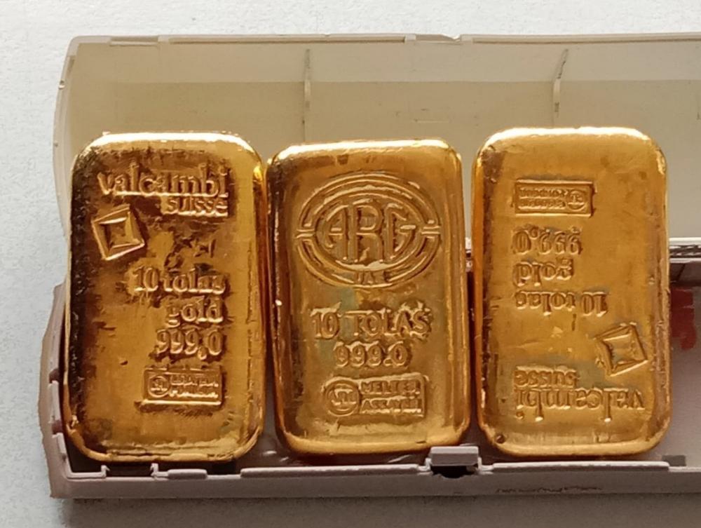 The Weekend Leader - Gold bars concealed in flight toilet seized at Hyd Airport