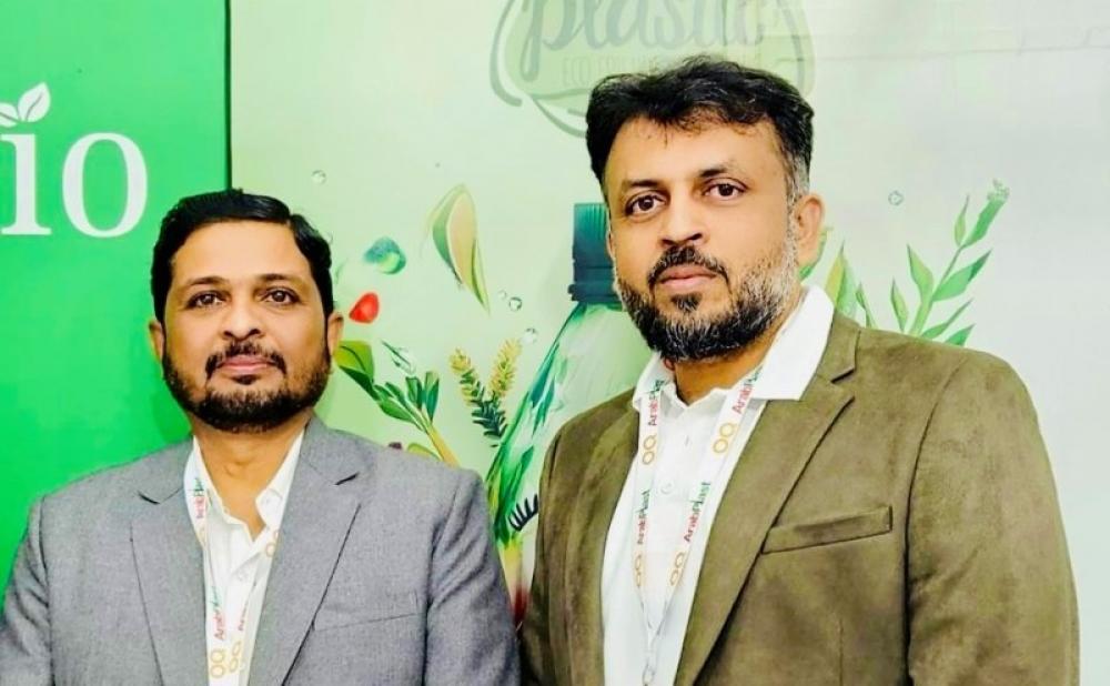 The Weekend Leader - How Friends Pradeep Kokkatt and Aliasgar Vora Built Greenbio Products into a Rs 6-Crore Eco-Friendly Venture