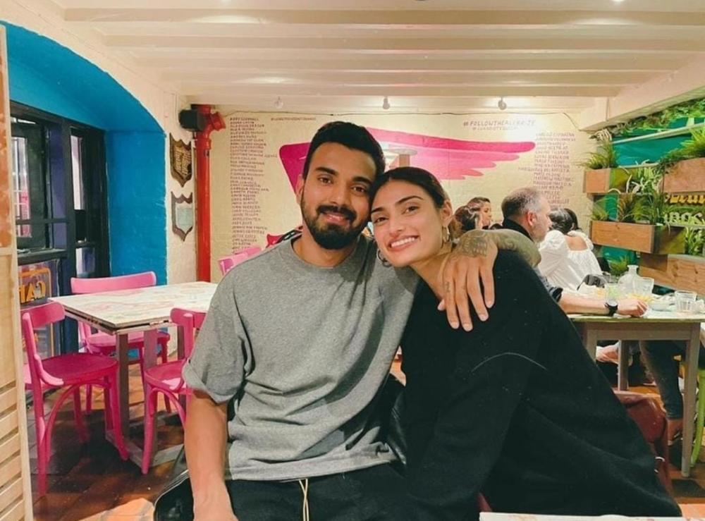 The Weekend Leader - Athiya Shetty, KL Rahul make relationship public