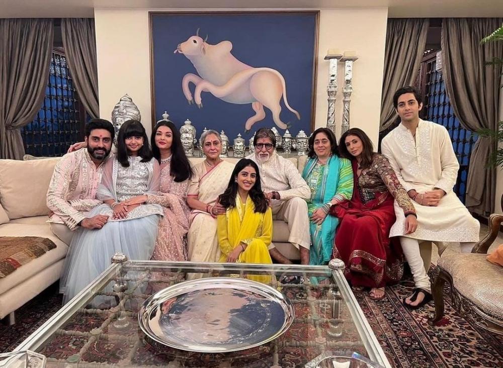 The Weekend Leader - Big B shares pictures from Diwali festivities featuring entire family