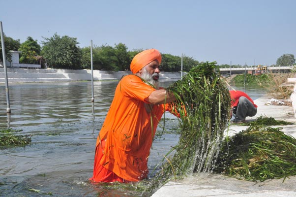 The Weekend Leader - The story of Eco baba, Sant Balbir Singh Seechewal, who cleaned the Kali Bein River