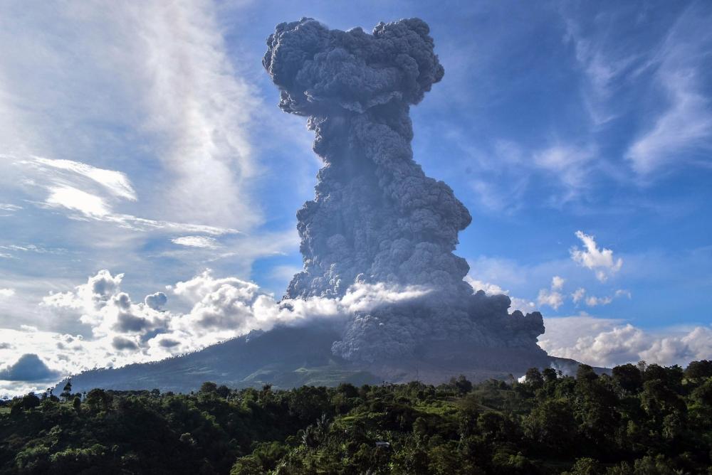 The Weekend Leader - ﻿Indonesia's Mount Sinabung erupts again