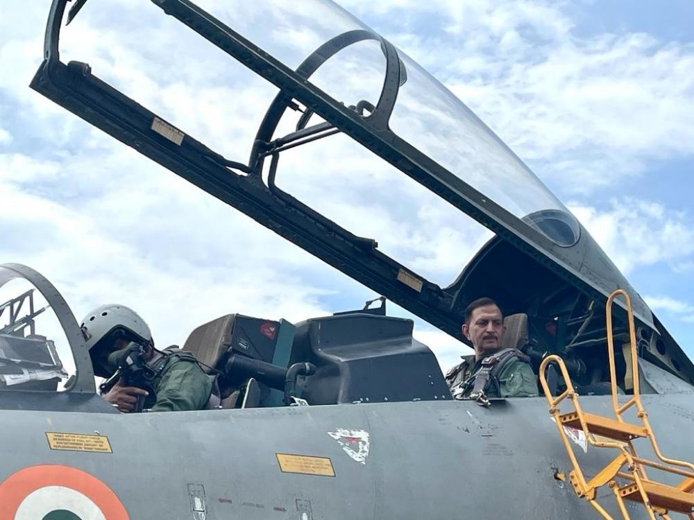The Weekend Leader - Army commander flies over Batra Top to pay tribute to Kargil braveheart