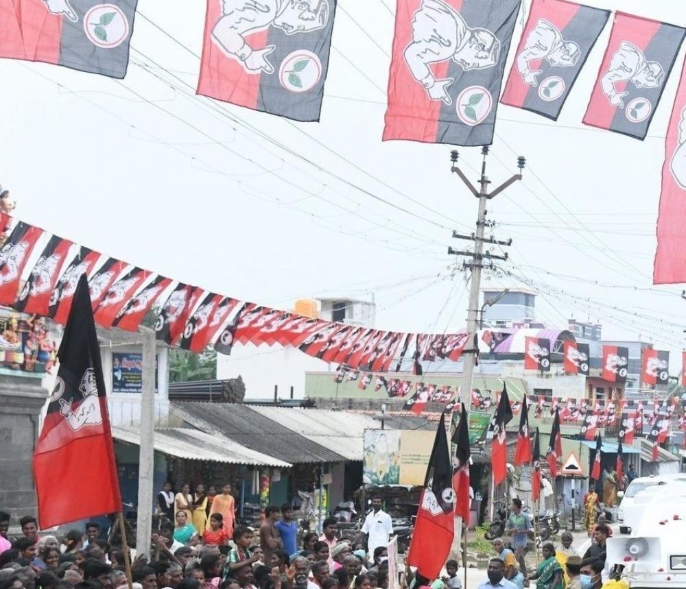 The Weekend Leader - AIADMK in search of new Presidium Chairman