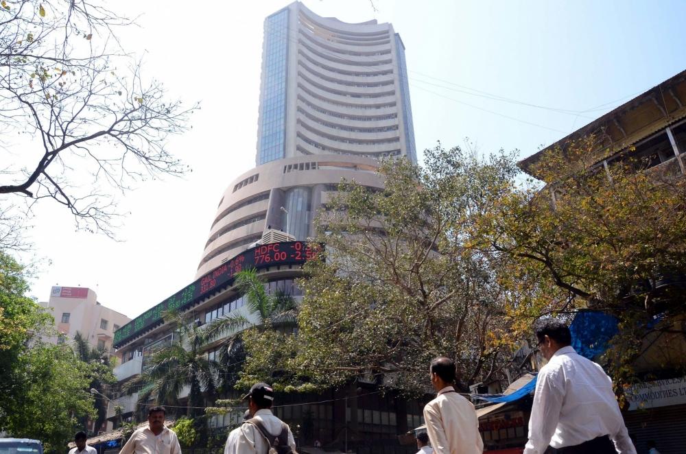 The Weekend Leader - Lower oil prices lift equity indices, Sensex up over 550 points