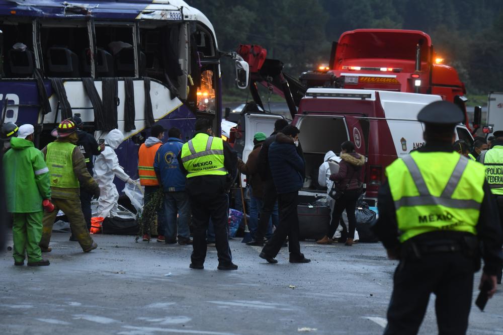 The Weekend Leader - 19 dead in Mexico road accident